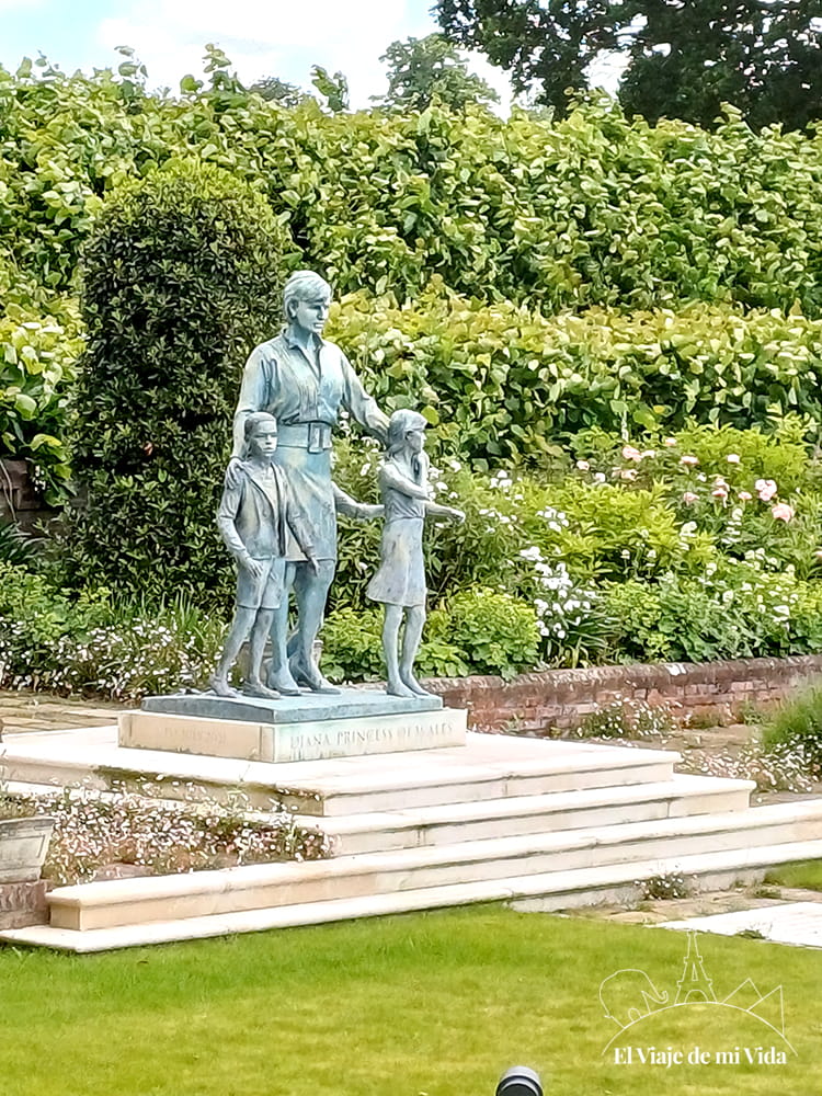 Estatua dedicada a Diana de Gales