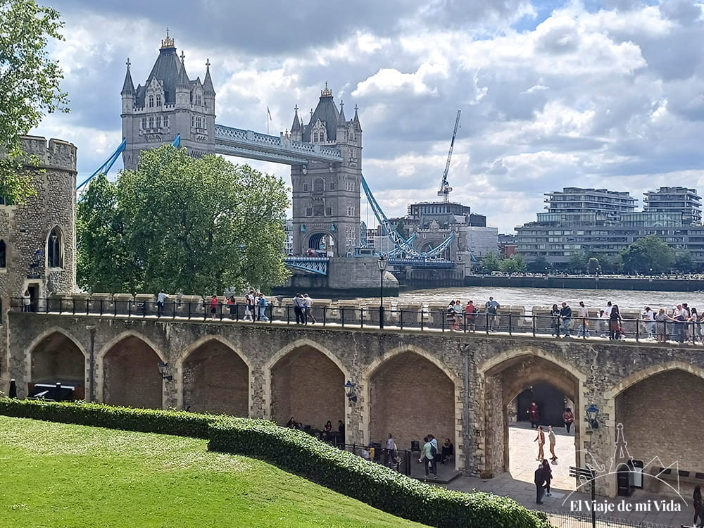 El Tower Bridge desde la Torre de Londres