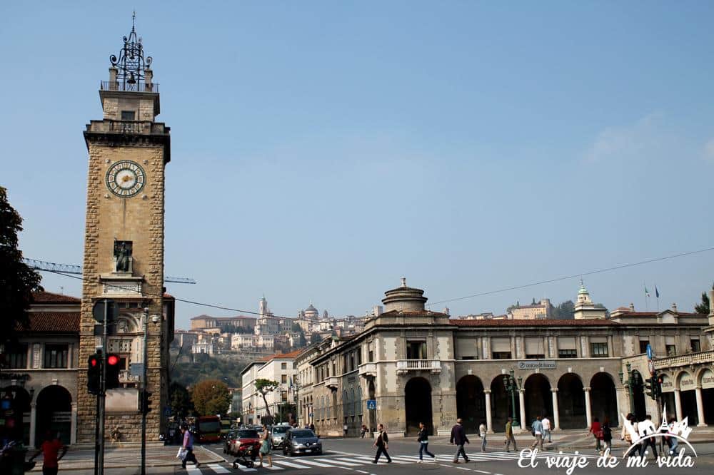 Reloj Plaza Libertad Bergamo Italia
