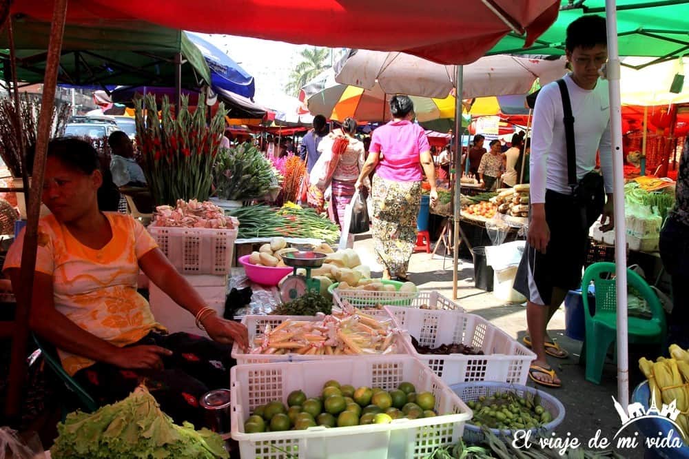 Mercado de Chinatown en Rangún, Myanmar