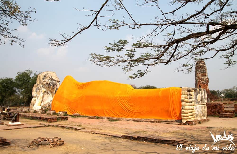 El buda reclinado de Wat Lokayasutharam, Tailandia