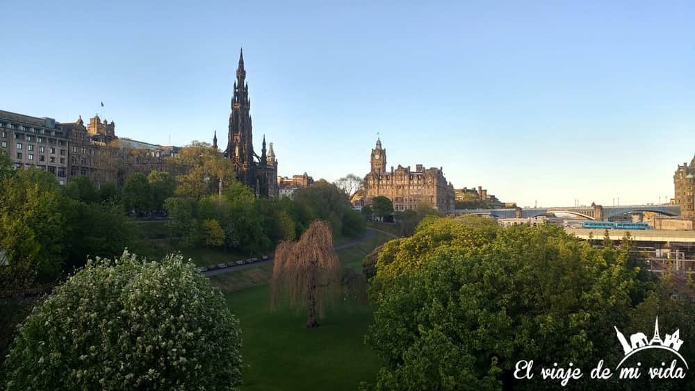 Vistas al Castillo de Edimburgo desde la Ciudad Nueva