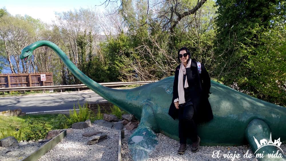 Estatua de Nessie en Loch Ness
