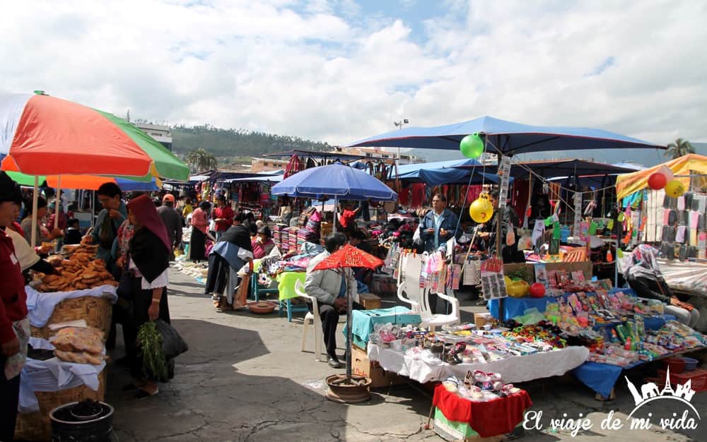 El mercado de los Ponchos en Otavalo, Ecuador