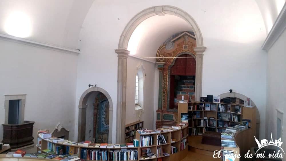 La Iglesia-Librería Santiago en Óbidos