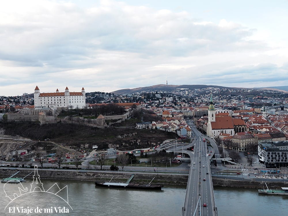 Vistas al casco antiguo de Bratislava desde el UFO